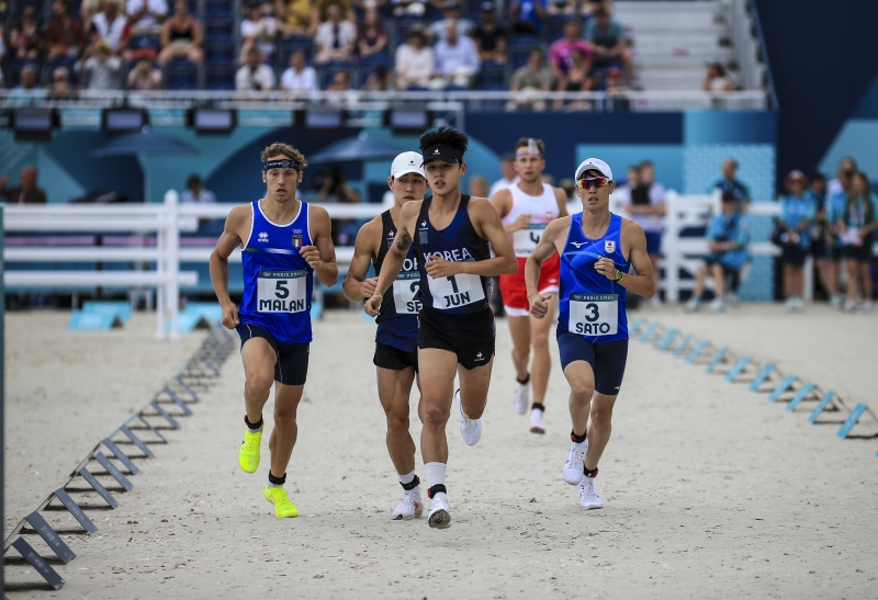 Modern Pentathlon at Paris 2024 Olympic Games Sato (JPN) and Jun (KOR